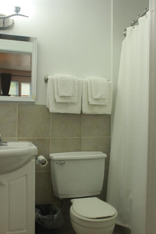 New Rockland Motel Bobcaygeon Bagian luar foto