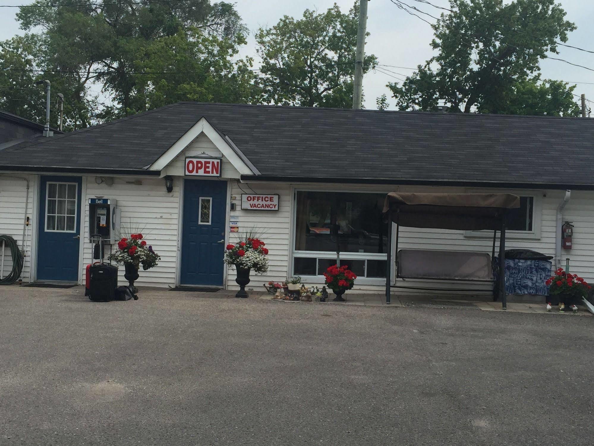 New Rockland Motel Bobcaygeon Bagian luar foto