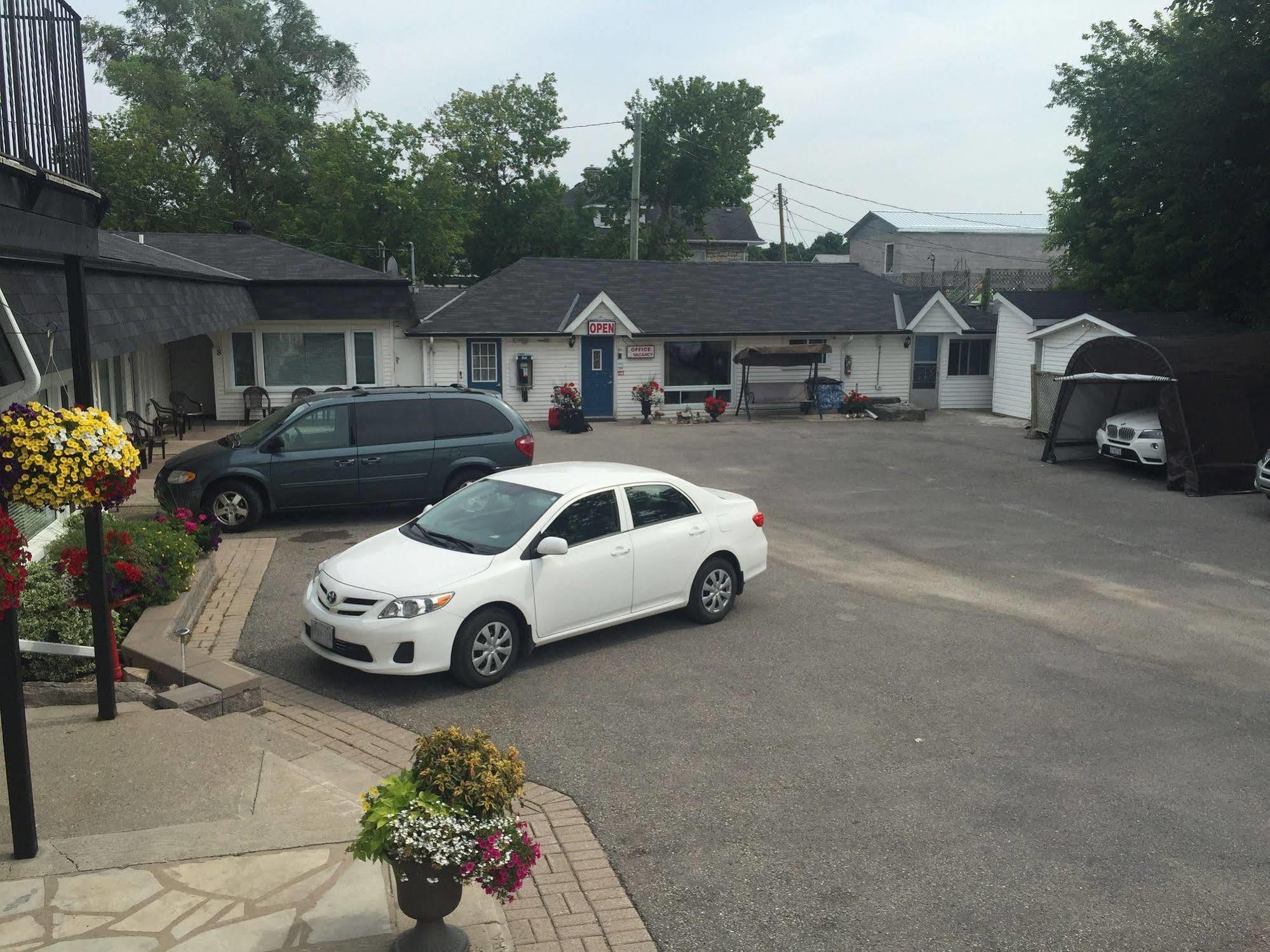 New Rockland Motel Bobcaygeon Bagian luar foto